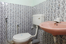 Coconut Garden Beach House - Toilet Bathroom