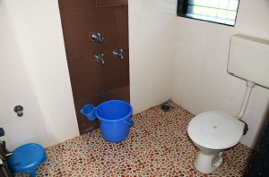 Yogiraj Home Stay - Bathroom
