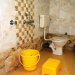 Yogiraj Home Stay - Bathroom