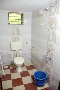 Balkrishna Home Stay - Toilet & Bathroom