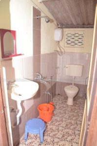 Revandi Home Stay - Toilet & Bathroom