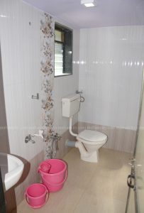 toilet-bath-at-gananayak-home-Stay