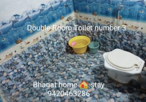 toilet-bath-at-bhagat-home-stay